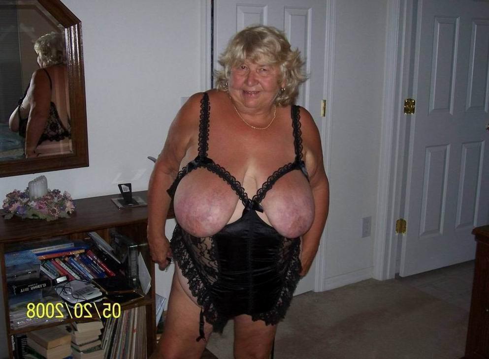 18P granny with huge boobs showing off