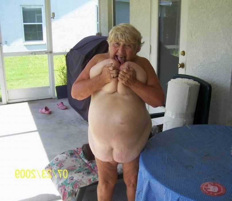 18P granny with huge boobs showing off