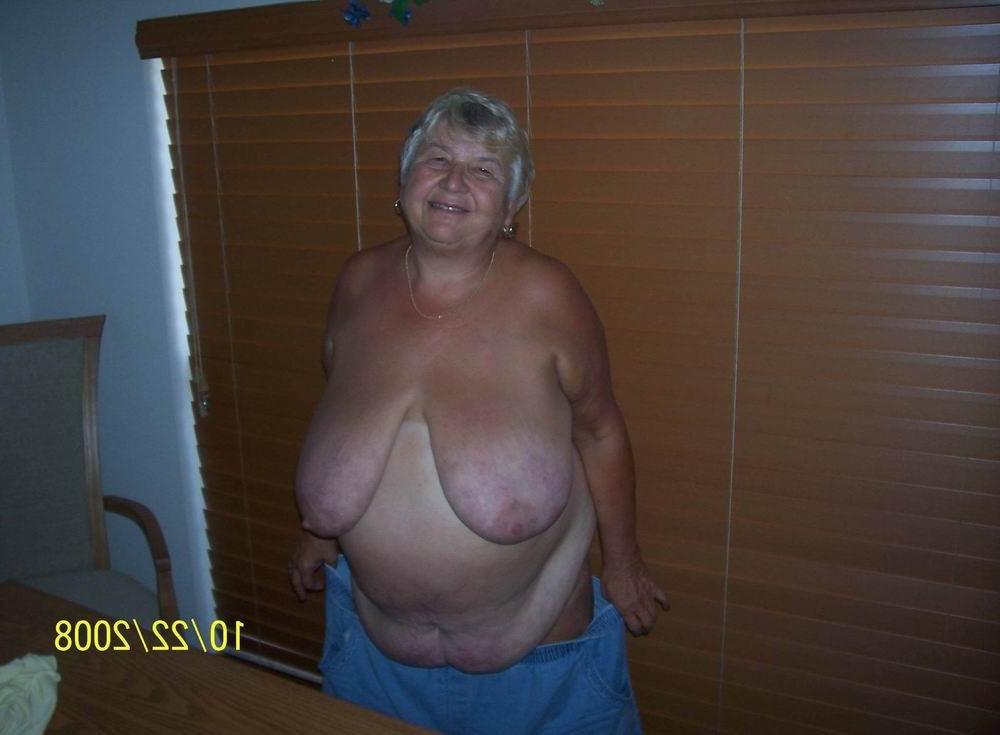 18P granny with huge boobs showing off