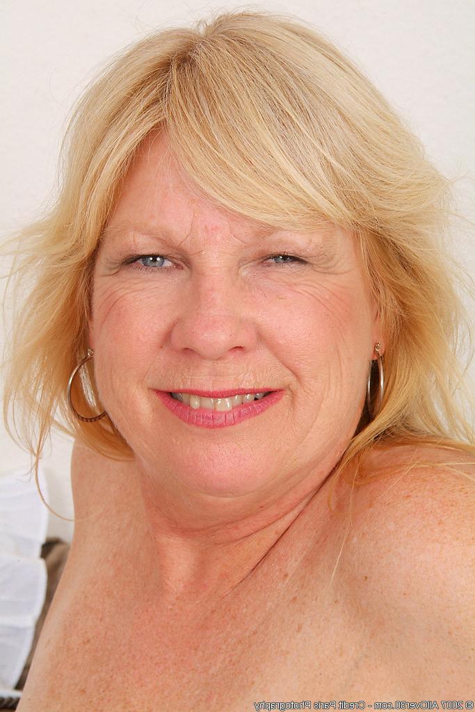 16P Hot grandma proves she still young at heart