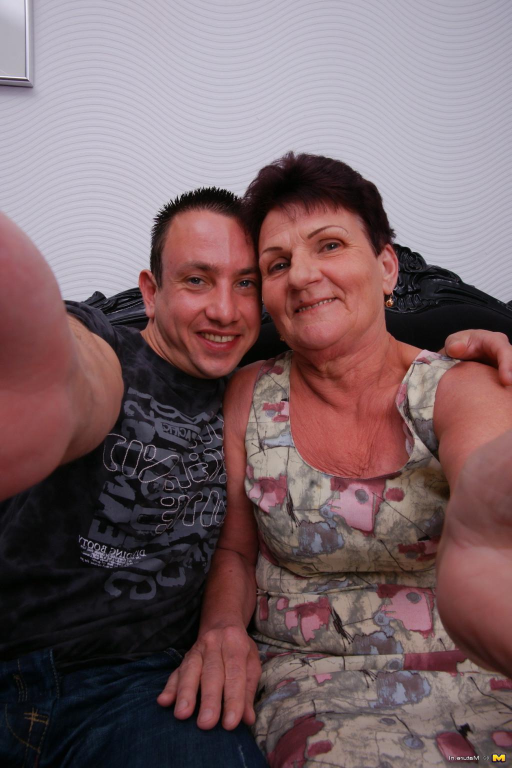 16P This mature lady loves to fool around with a toy boy