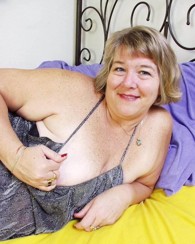 15P amateur granny playing with her big tits