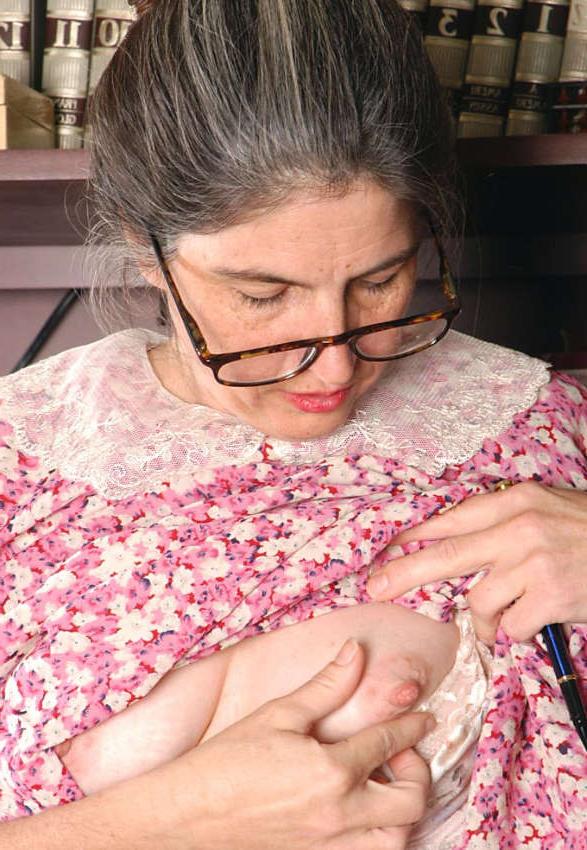 19P granny spreads her hairy pussy and shows pink