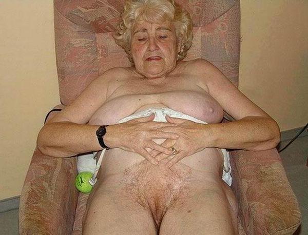 15P very old grannies posing and in action
