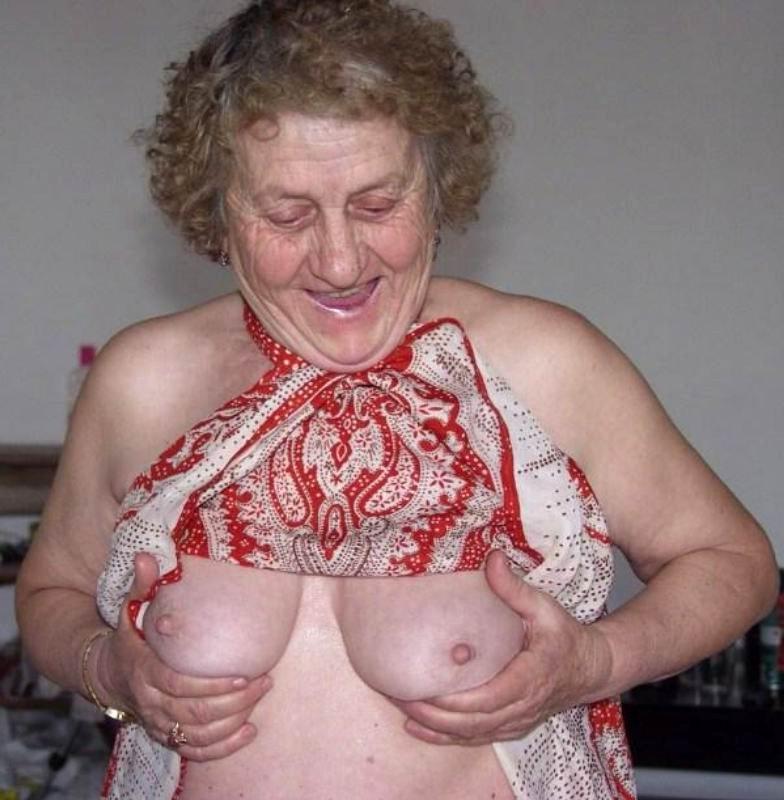 15P very old grannies posing and in action