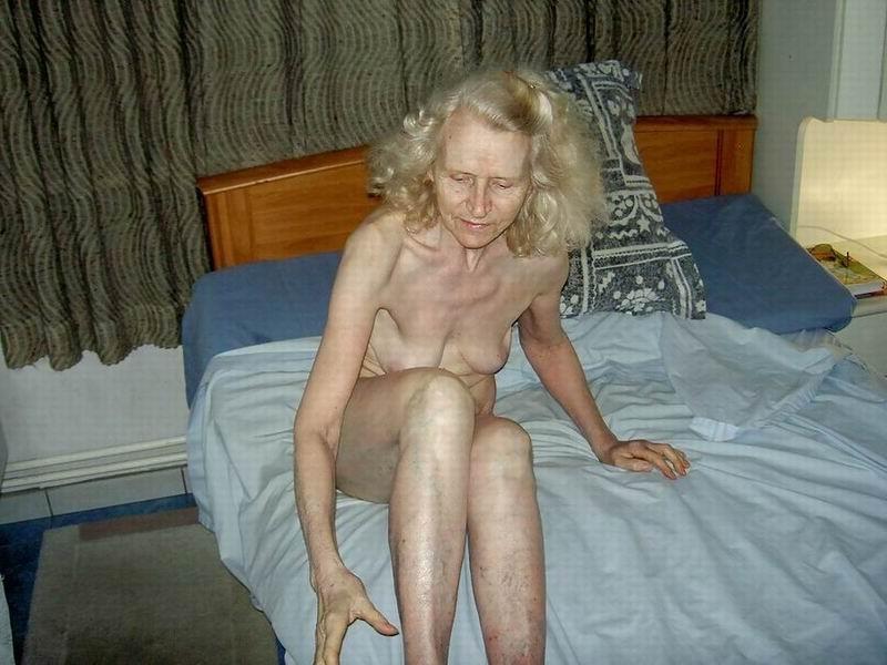 16P hairy amateur granny posing at home