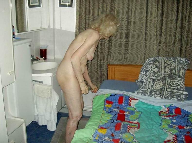 16P hairy amateur granny posing at home