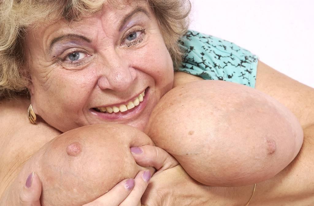 14P kinky granny playing with her huge tits