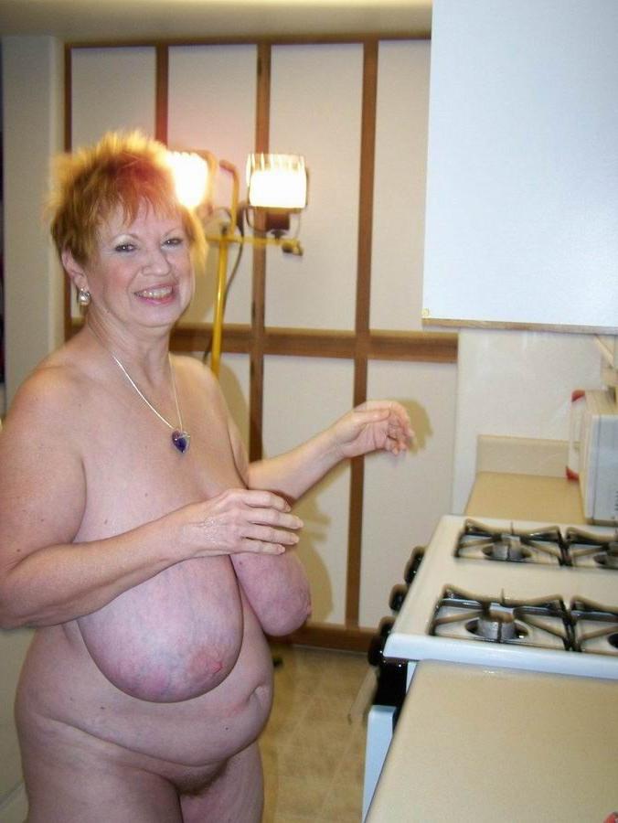 16P Amateur Granny Shows Her Huge Boobs