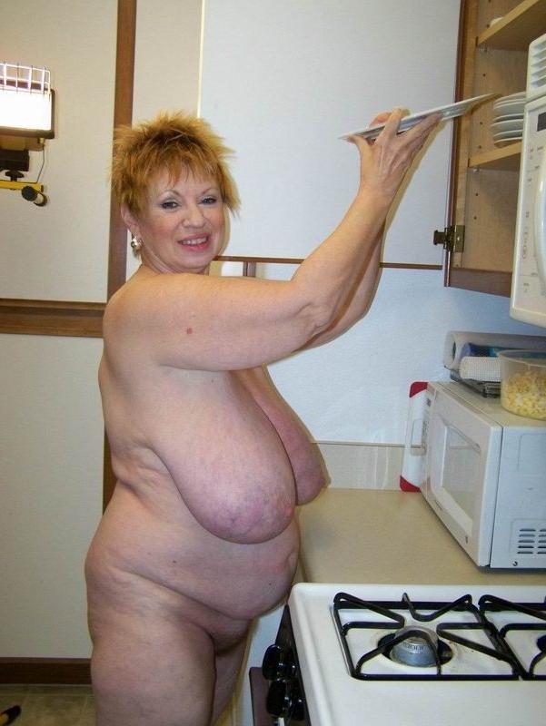 16P Amateur Granny Shows Her Huge Boobs