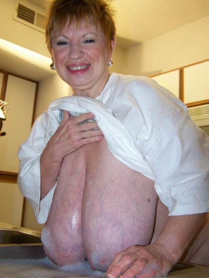 16P Amateur Granny Shows Her Huge Boobs