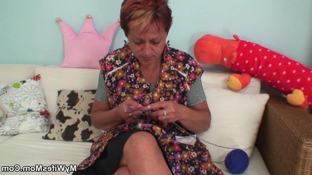 12P Granny on her knees letting him fuck her hot pussy from behind and making him fe