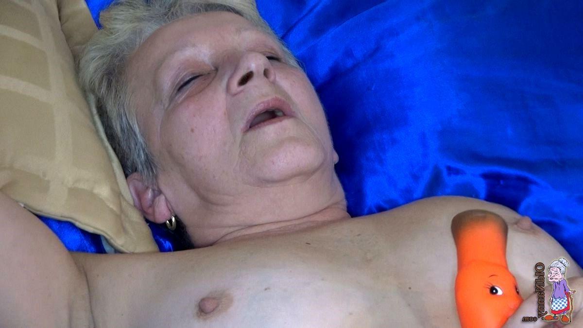 16P Really sexy granny