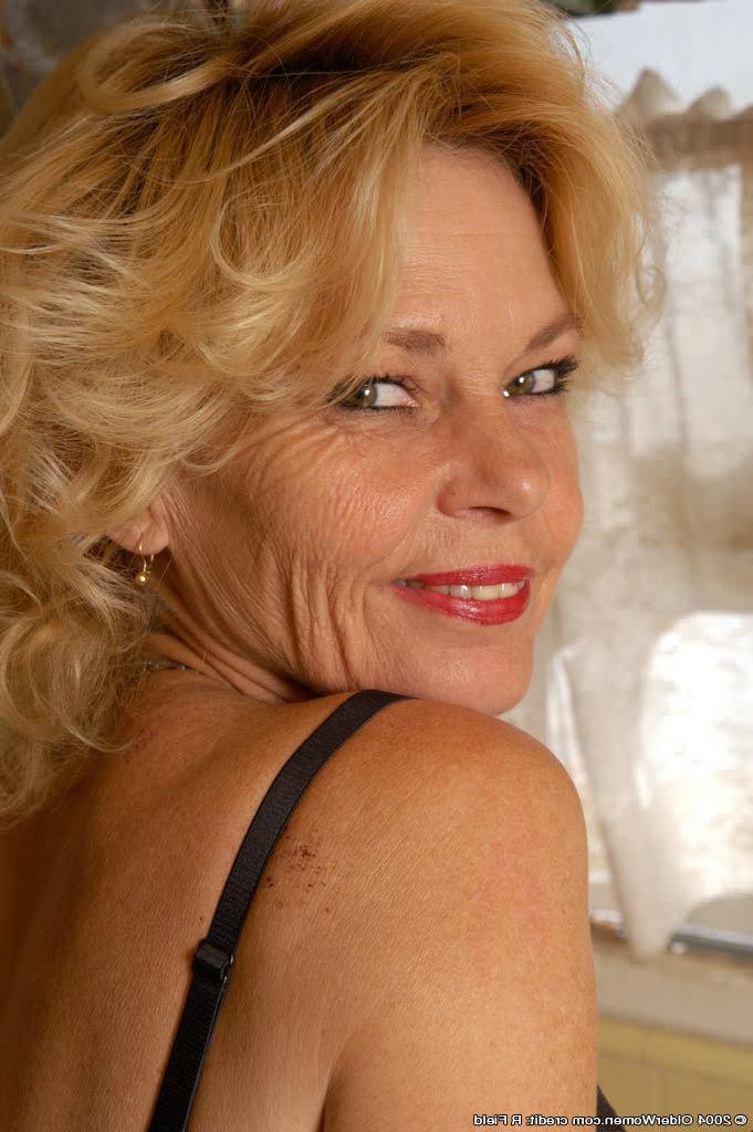 16P Great looking granny teasing in revealing lingerie