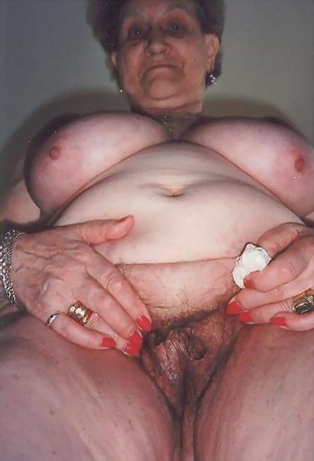16P very old amateur grannies showing off