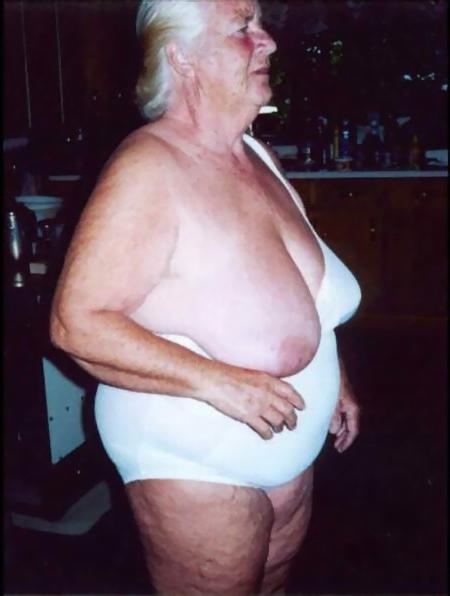 16P very old amateur grannies showing off