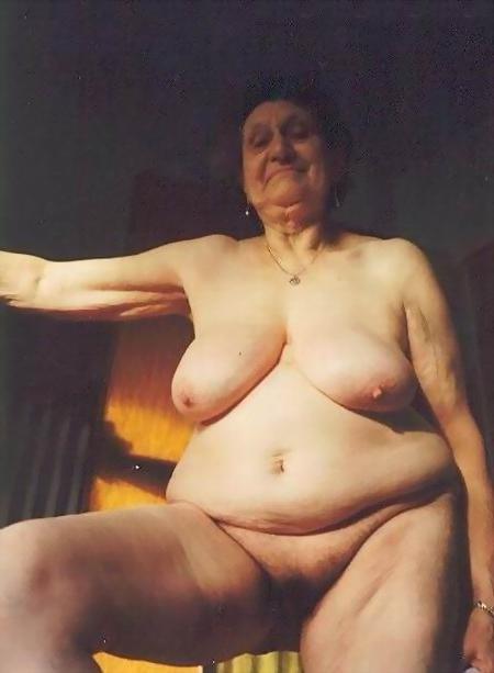 16P very old amateur grannies showing off
