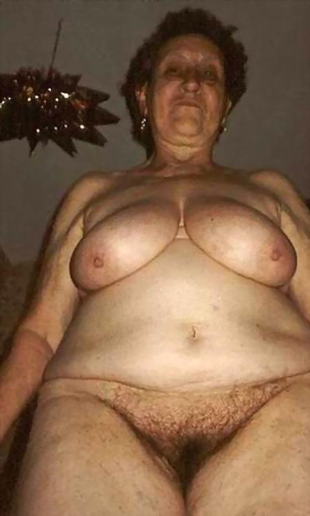 16P very old amateur grannies showing off