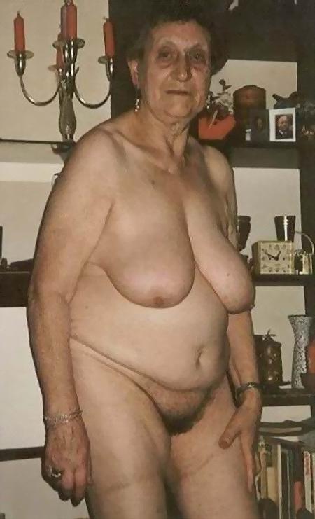 16P very old amateur grannies showing off