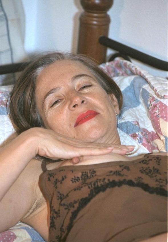 19P hairy granny posing nude