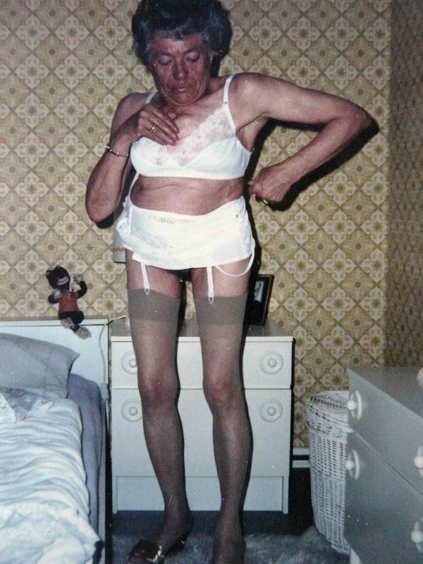 16P very old amateur grannies showing off