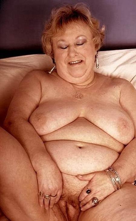 16P very old amateur grannies showing off