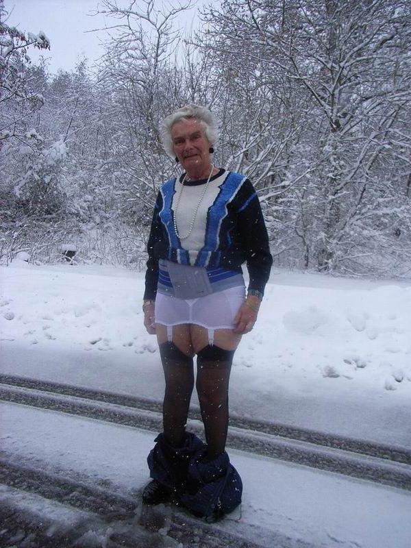 16P very old amateur grannies showing off