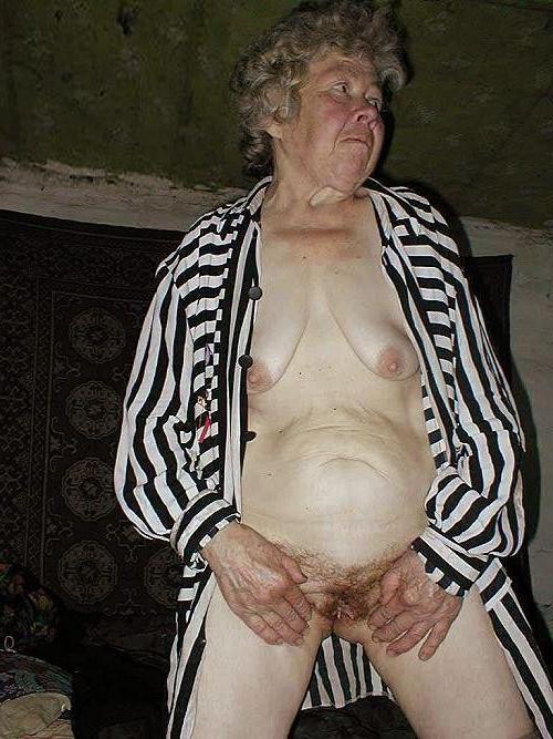 16P amateur granny showing off at home 