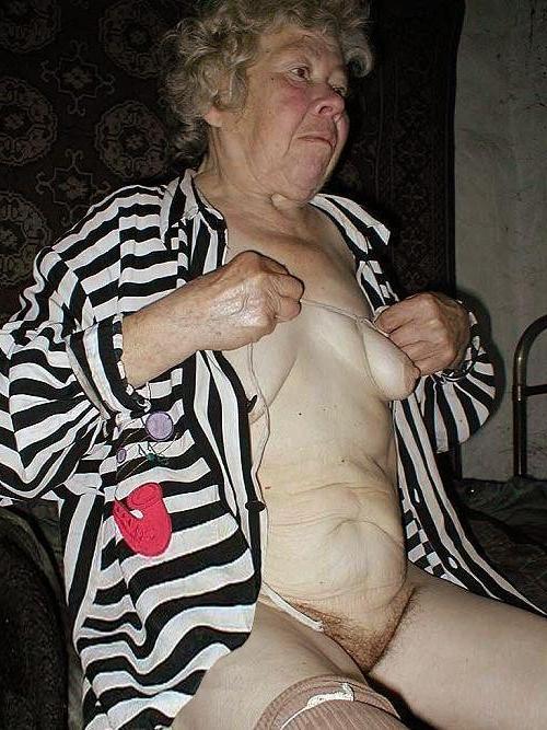 16P amateur granny showing off at home 