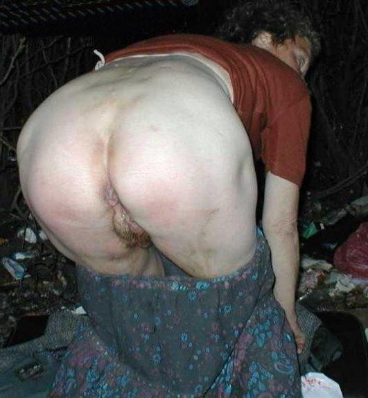 16P Grannies showing their wrinkled bodies