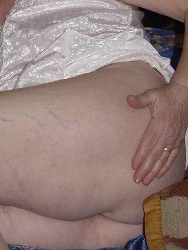 16P Old granny playing with dildo hard and teasing