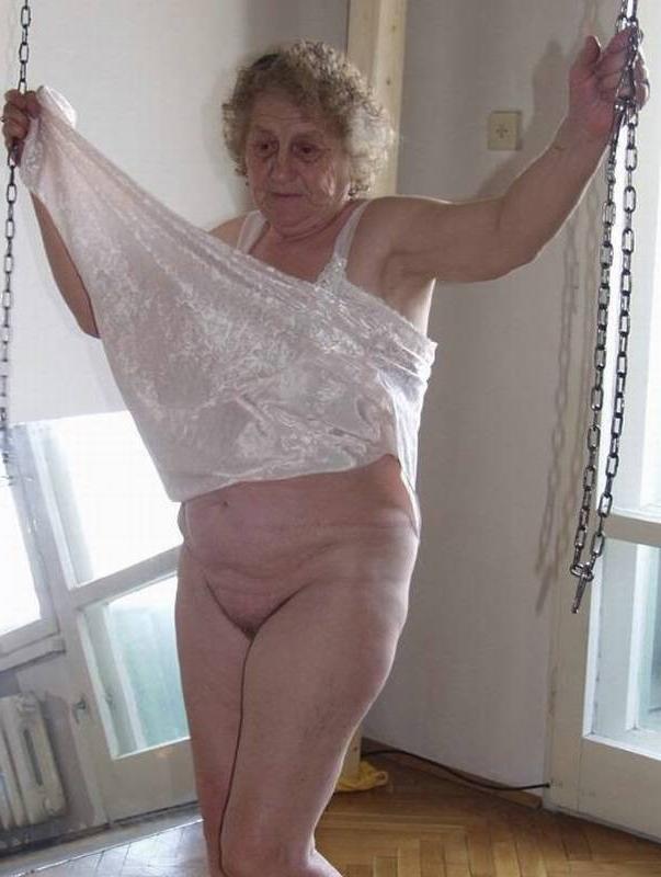 16P Naughty granny getting naked ass and shows tits
