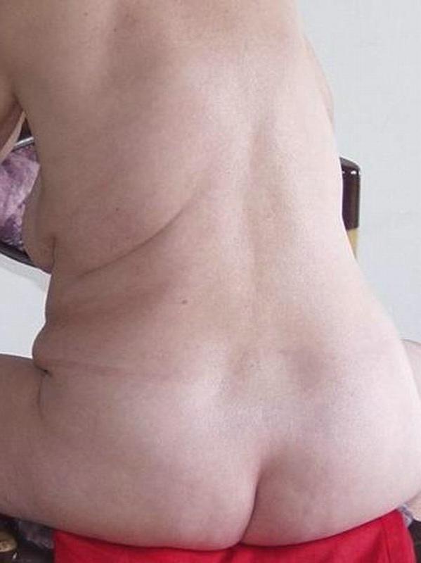 16P Naughty granny getting naked ass and shows tits