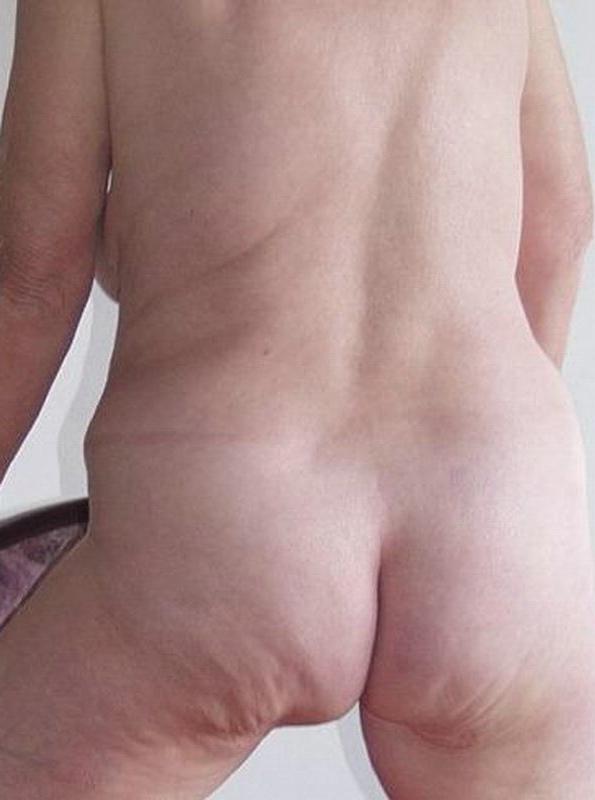 16P Naughty granny getting naked ass and shows tits