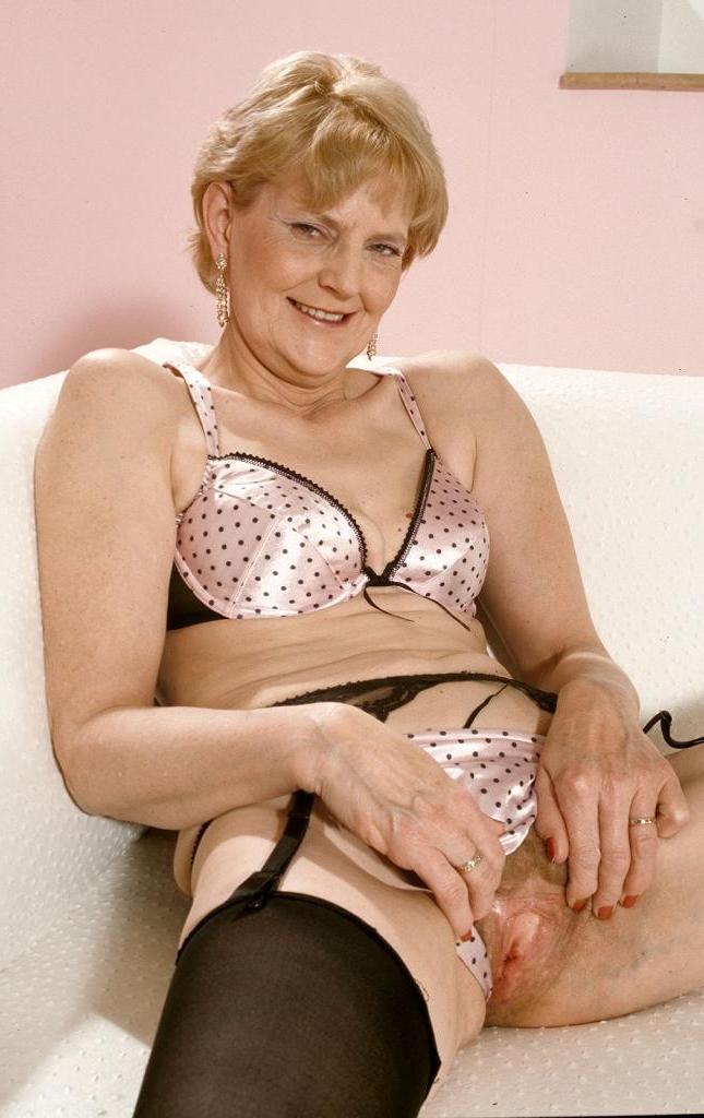 20P Pussy spreading horny granny in lingerie loves teasing