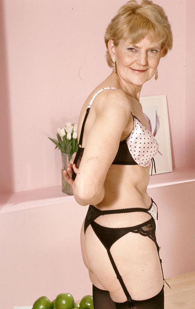 20P Pussy spreading horny granny in lingerie loves teasing