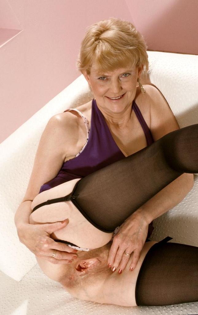 20P Pussy spreading horny granny in lingerie loves teasing