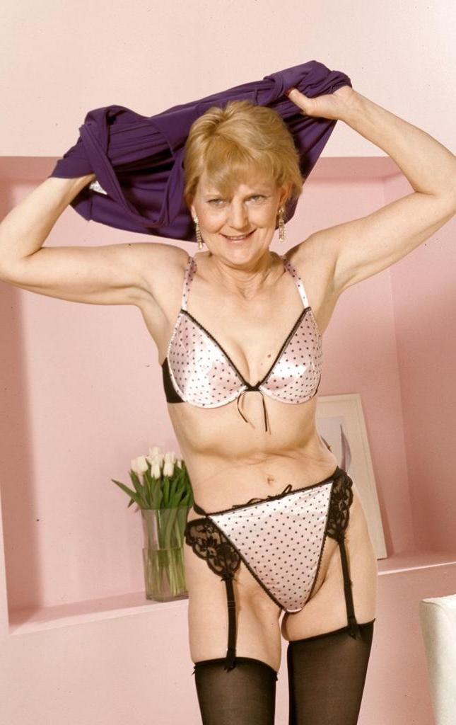 20P Pussy spreading horny granny in lingerie loves teasing