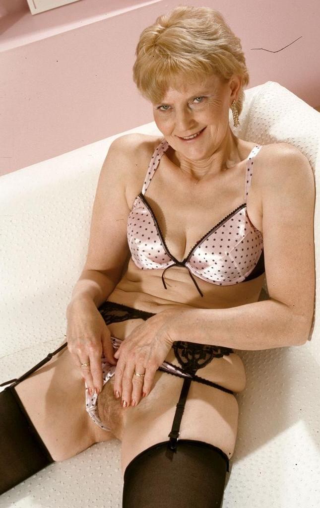 20P Pussy spreading horny granny in lingerie loves teasing