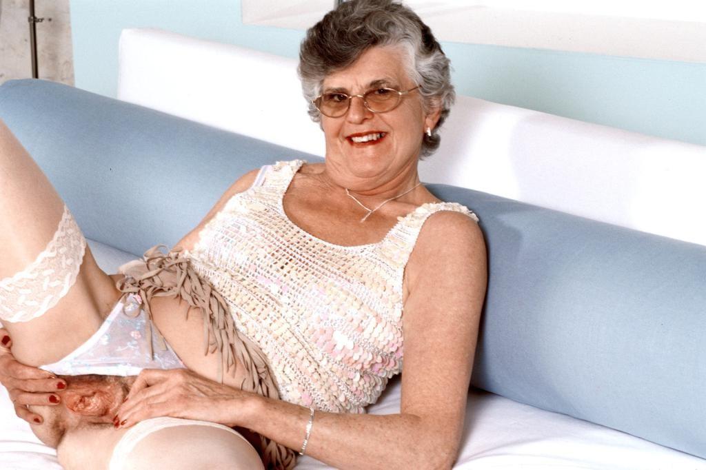 20P Teasing horny granny in white lingerie dildoing her pussy