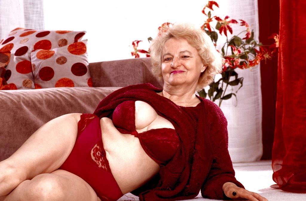20P Horny busty granny strip teasing in red lingerie