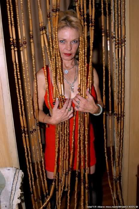 16P Hot Busty Granny Exhibits Tit Stripping Expertise
