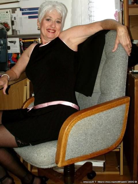 16P Granny Secretary Strips to Her Stockings at Office