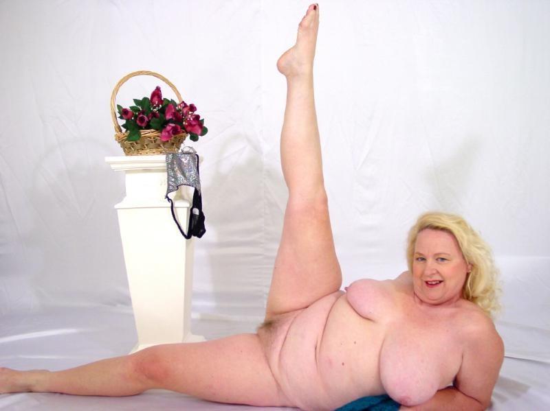 20P Blonde granny fingers hard