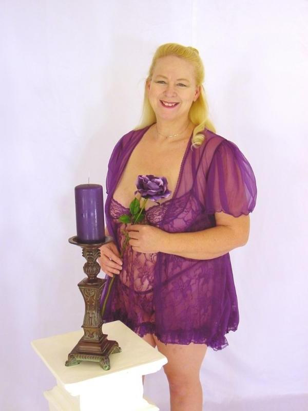 20P Lingerie teasing busty granny