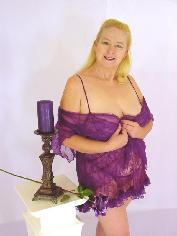 20P Lingerie teasing busty granny