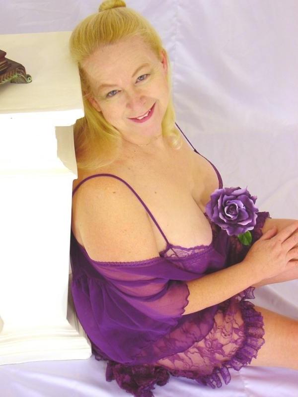 20P Busty mature granny naked