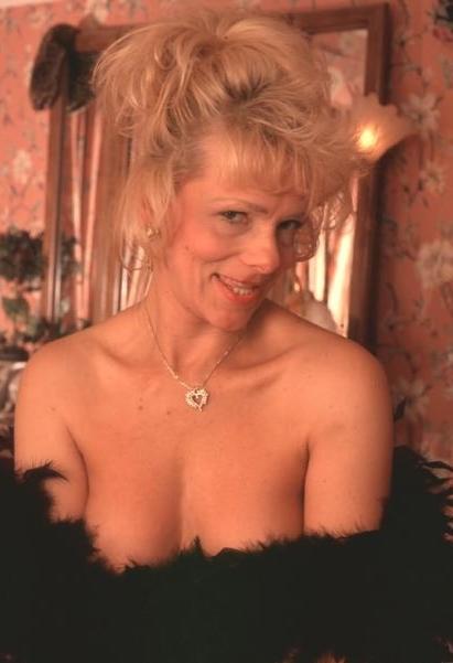 20P Nasty Granny Spreading
