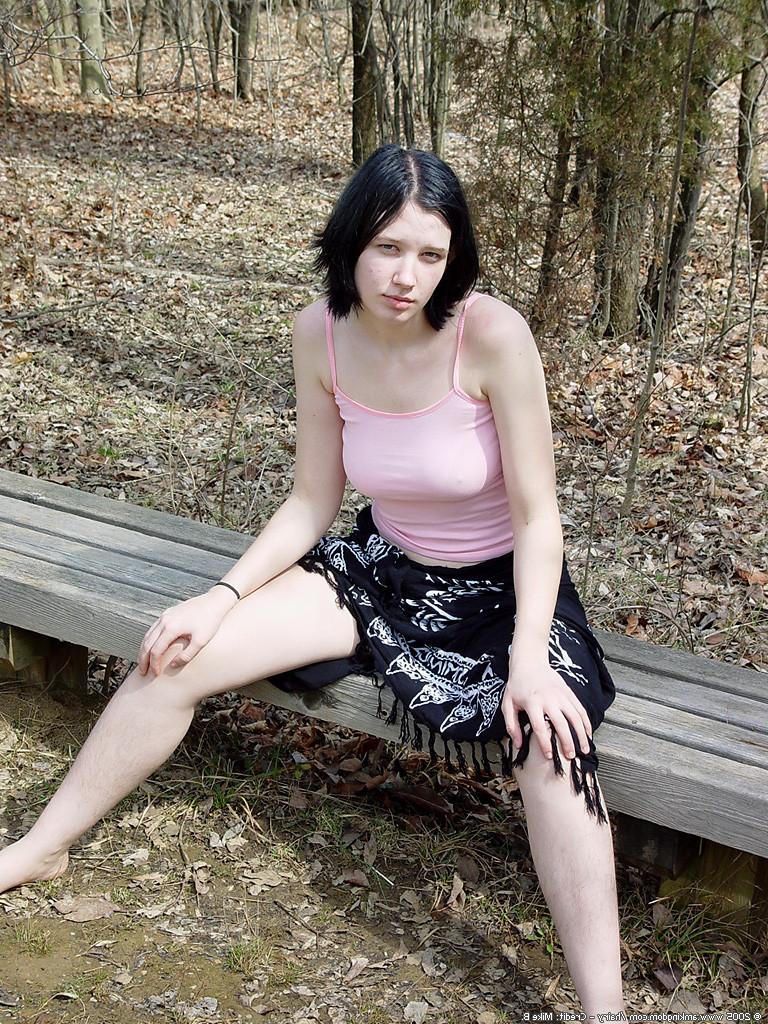 15P Kate shows her ass in the woods
