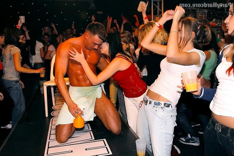 18P Gals secretly filmed parting hard